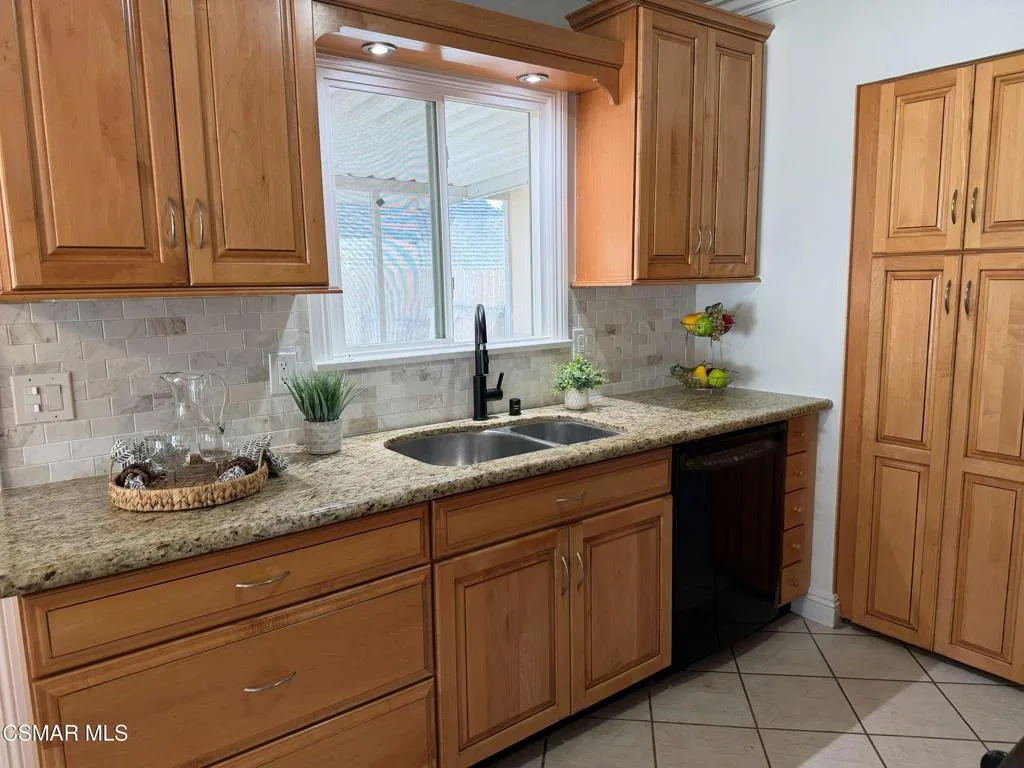 400 Frances Street, Ventura, California 93003 home-pic-3