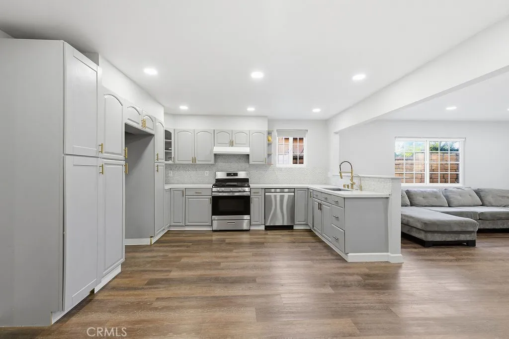 24305 Wabuska, Newhall, California 91321 home-pic-6