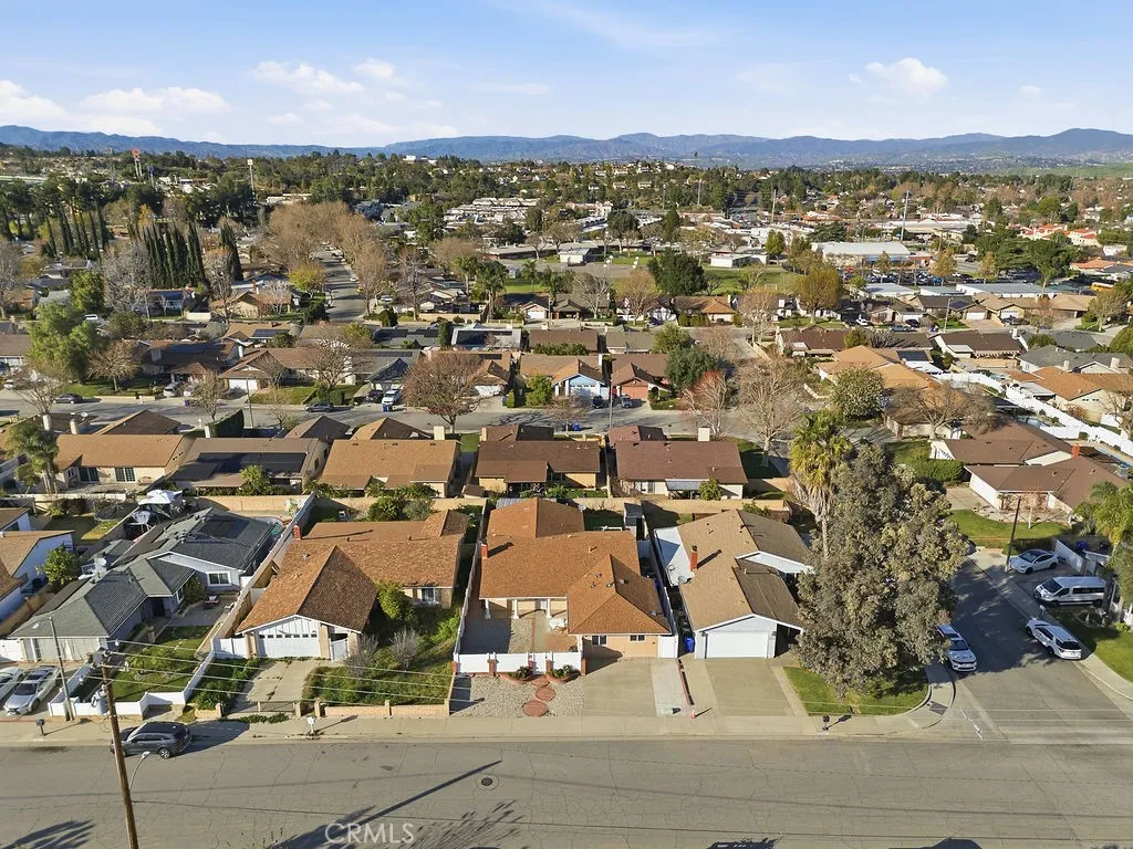 24305 Wabuska, Newhall, California 91321 home-pic-36