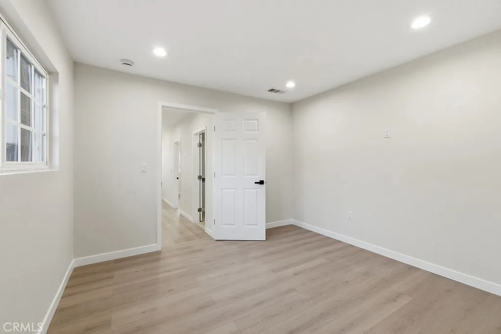 24305 Wabuska, Newhall, California 91321 home-pic-35
