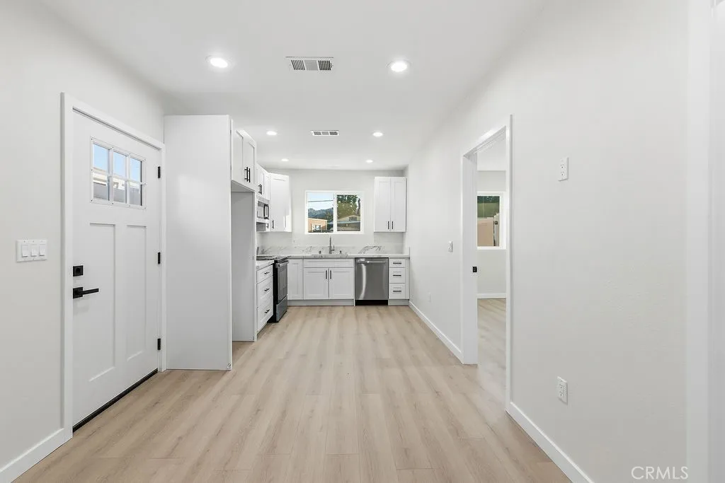 24305 Wabuska, Newhall, California 91321 home-pic-27