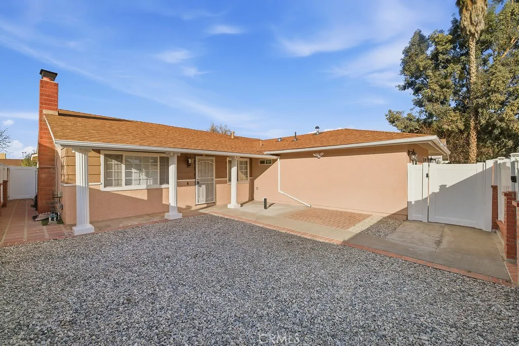 24305 Wabuska, Newhall, California 91321 home-pic-3