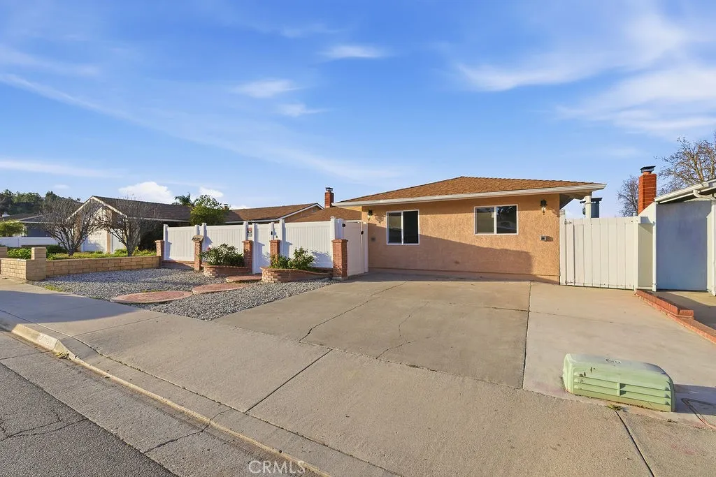 24305 Wabuska, Newhall, California 91321 home-pic-26