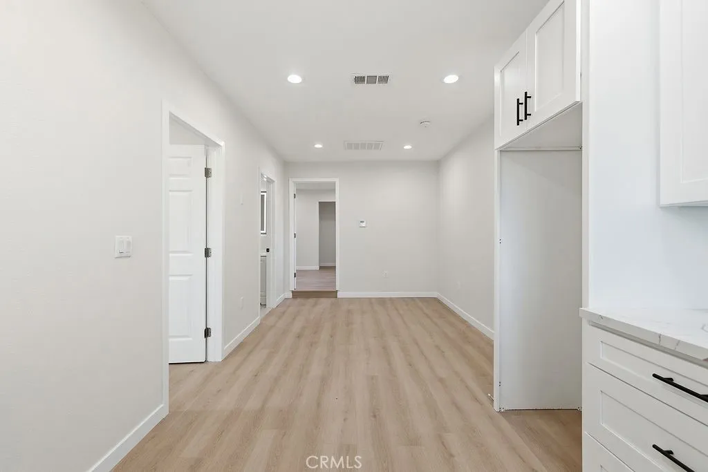 24305 Wabuska, Newhall, California 91321 home-pic-30
