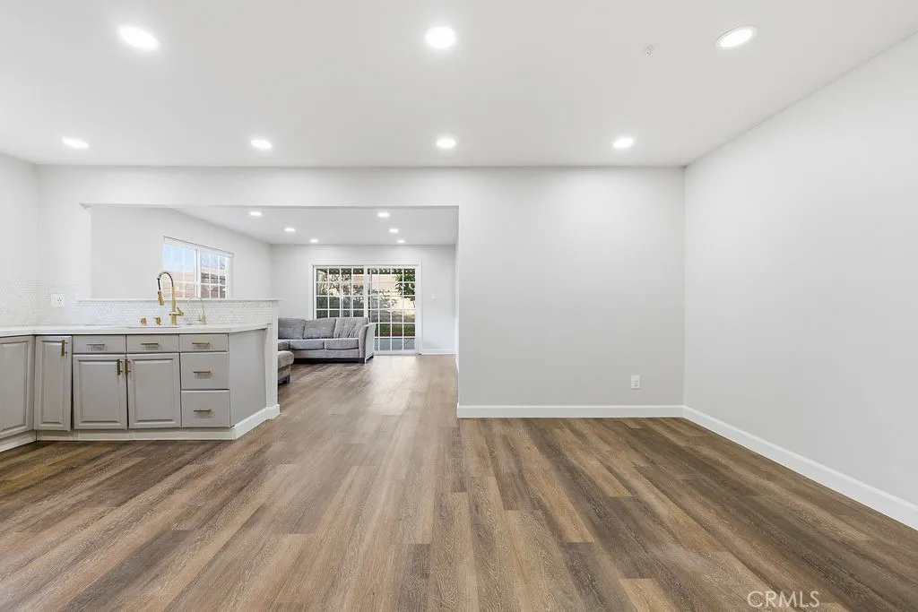 24305 Wabuska, Newhall, California 91321 home-pic-8