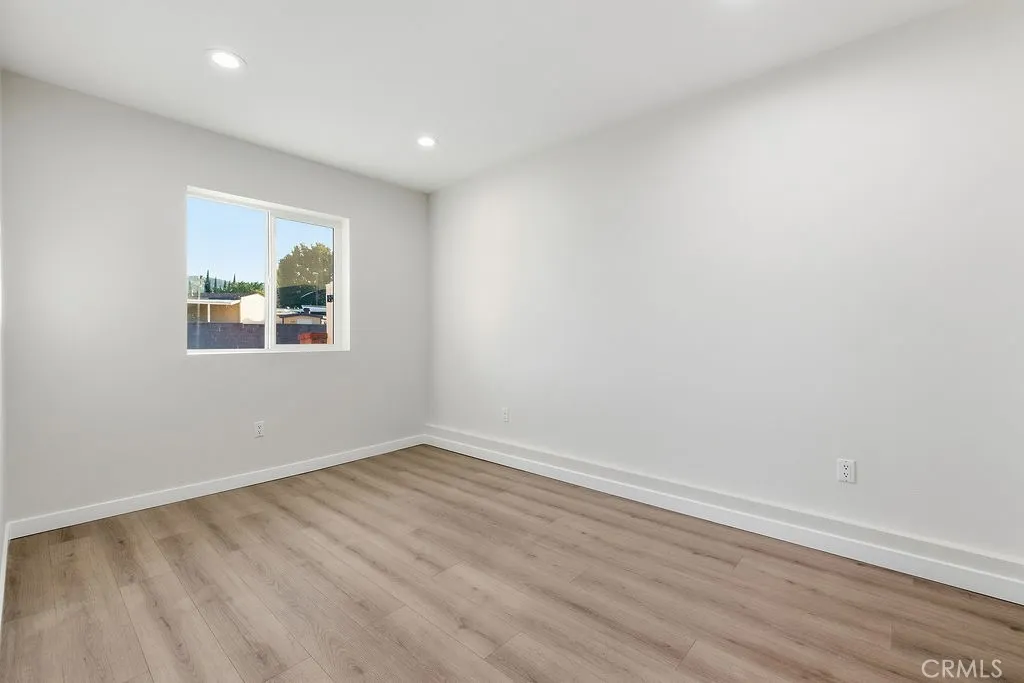 24305 Wabuska, Newhall, California 91321 home-pic-32