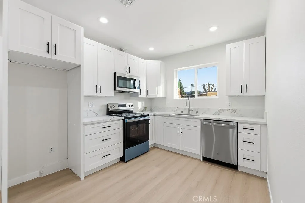 24305 Wabuska, Newhall, California 91321 home-pic-28