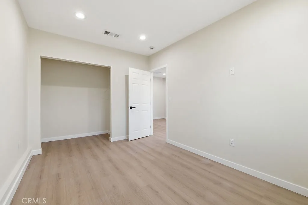 24305 Wabuska, Newhall, California 91321 home-pic-33