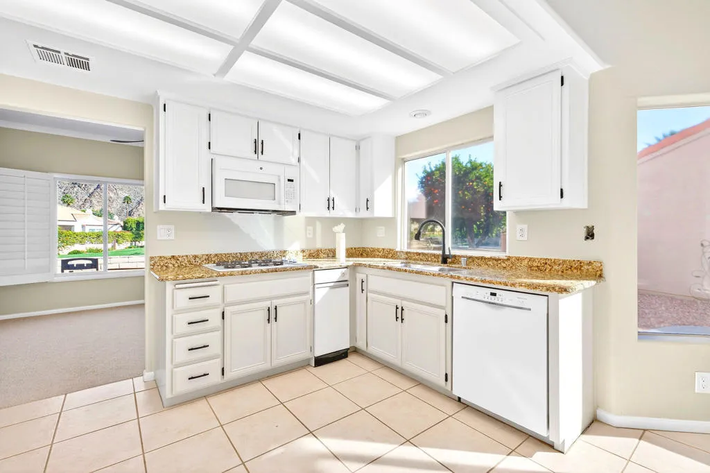 48649 Paseo Tarazo, La Quinta, California 92253 home-pic-17
