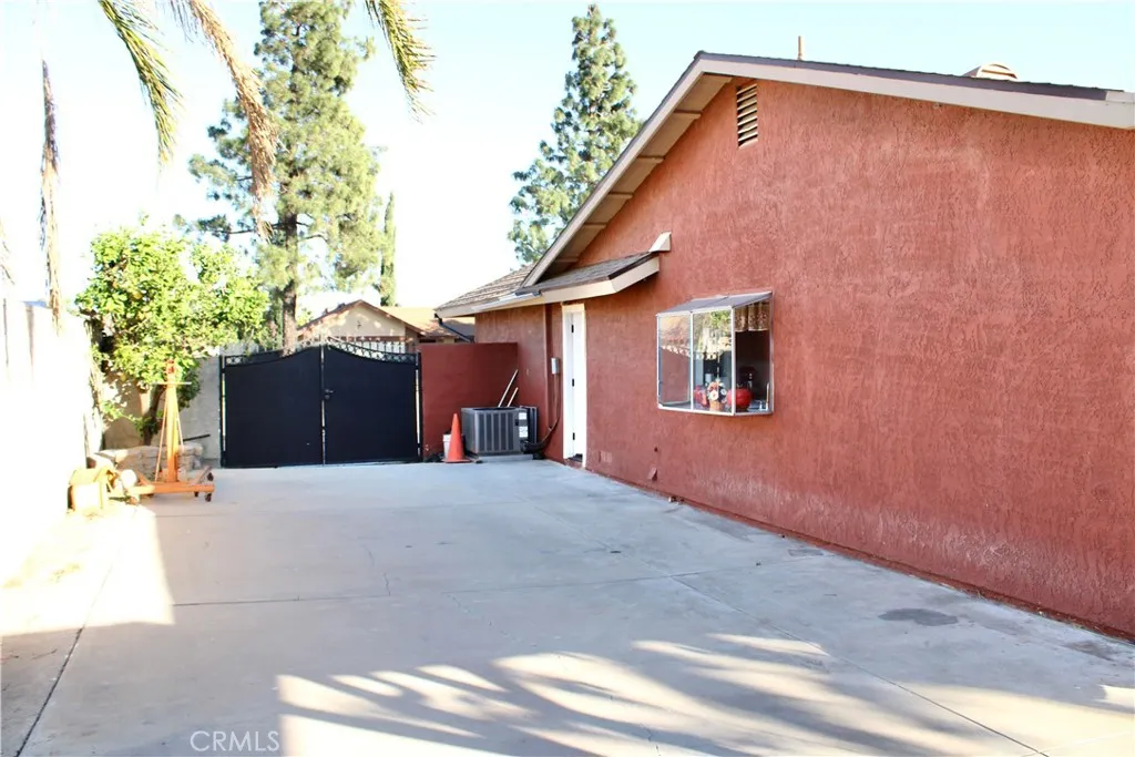 7470 Ginger, Fontana, California 92336 home-pic-17