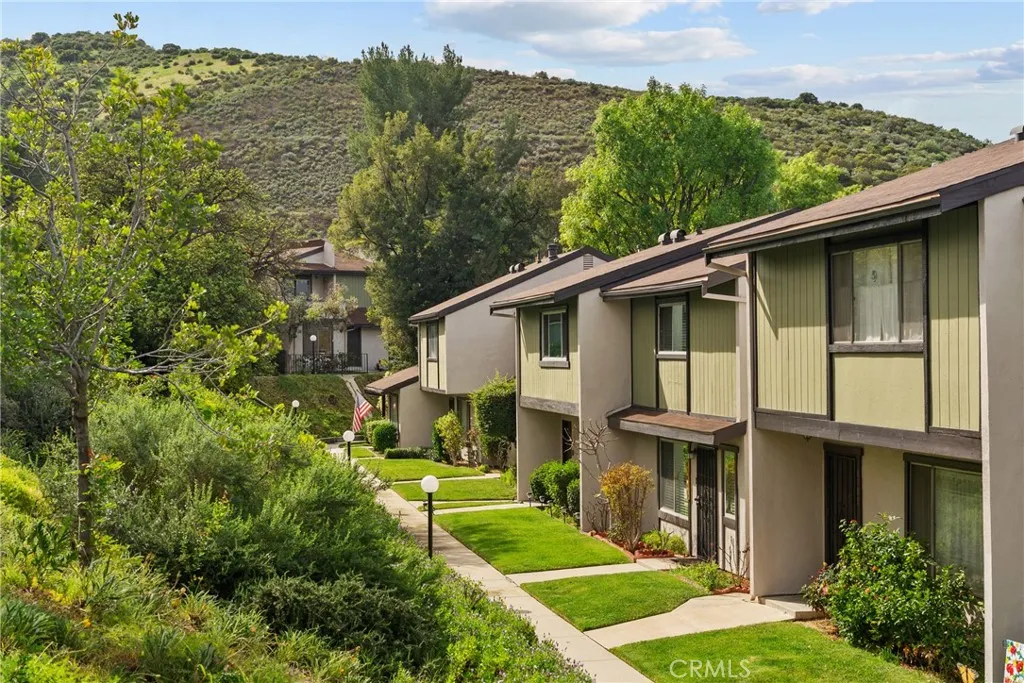 8784 1/2 Wyngate, Sunland, California 91040 home-pic-1