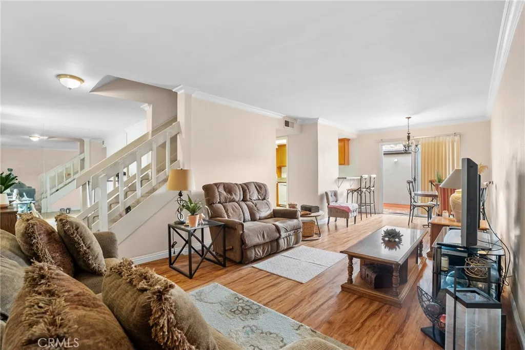 8784 1/2 Wyngate, Sunland, California 91040 home-pic-3