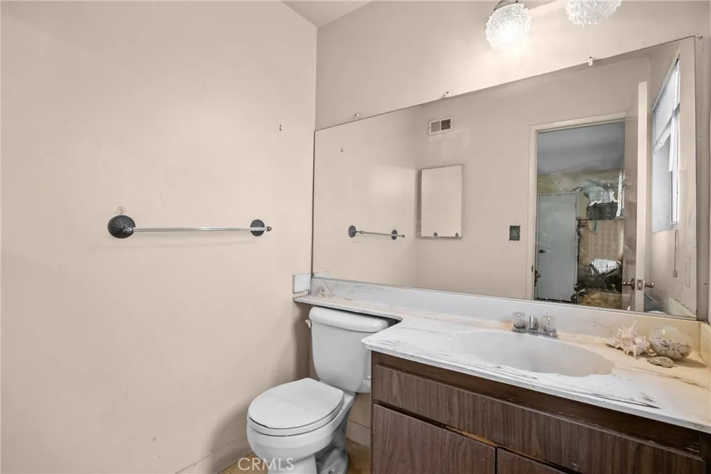 8784 1/2 Wyngate, Sunland, California 91040 home-pic-12