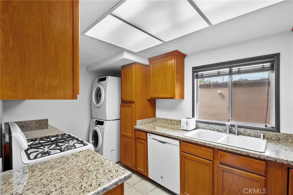 8784 1/2 Wyngate, Sunland, California 91040 home-pic-9