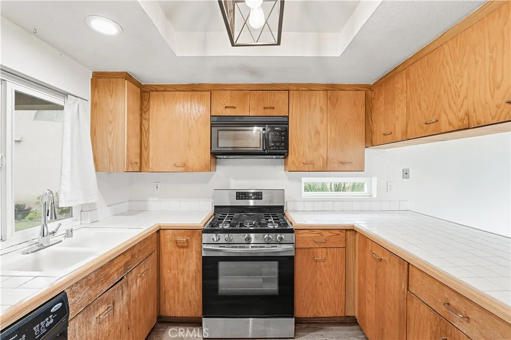 6650 Carmel Court, Fontana, California 92336 home-pic-15