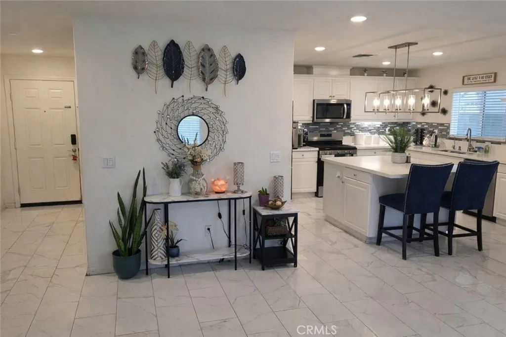 27932 Via Cholula, Menifee, California 92585 home-pic-2