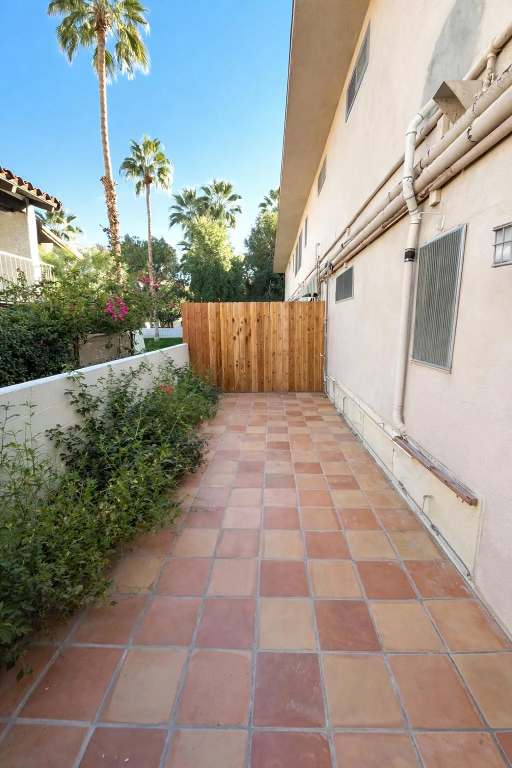 2290 S Palm Canyon Drive 104, Palm Springs, California 92264 home-pic-7