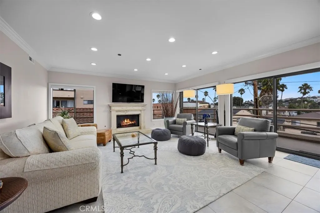 512 Esplanade 303, Redondo Beach, California 90277 — photo 4