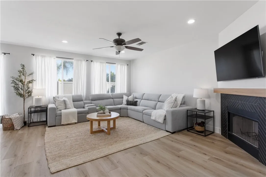 1855 Stanwich, Corona, California 92883 home-pic-4