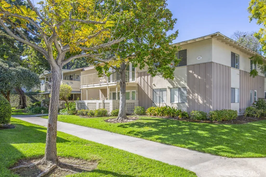255 Calle Aragon Q, Laguna Woods, California 92637 home-pic-1