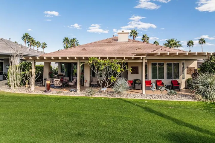 005_260210_43319_heritage_palms_drive_in