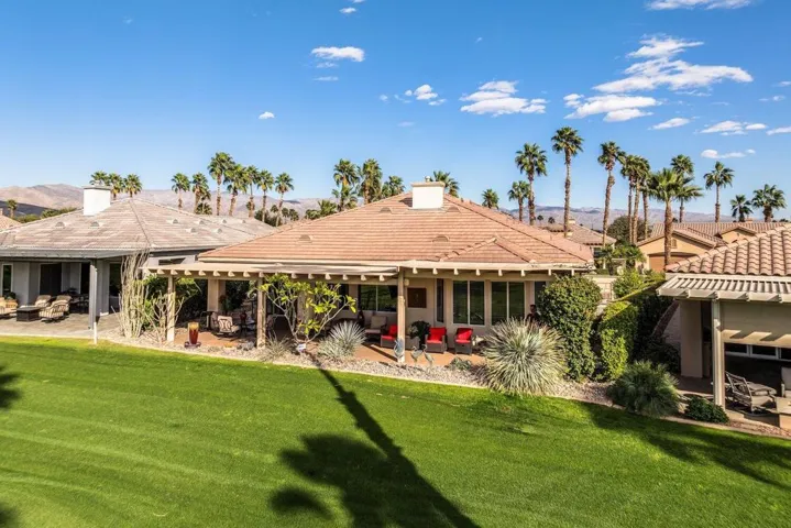 007_260210_43319_heritage_palms_drive_in