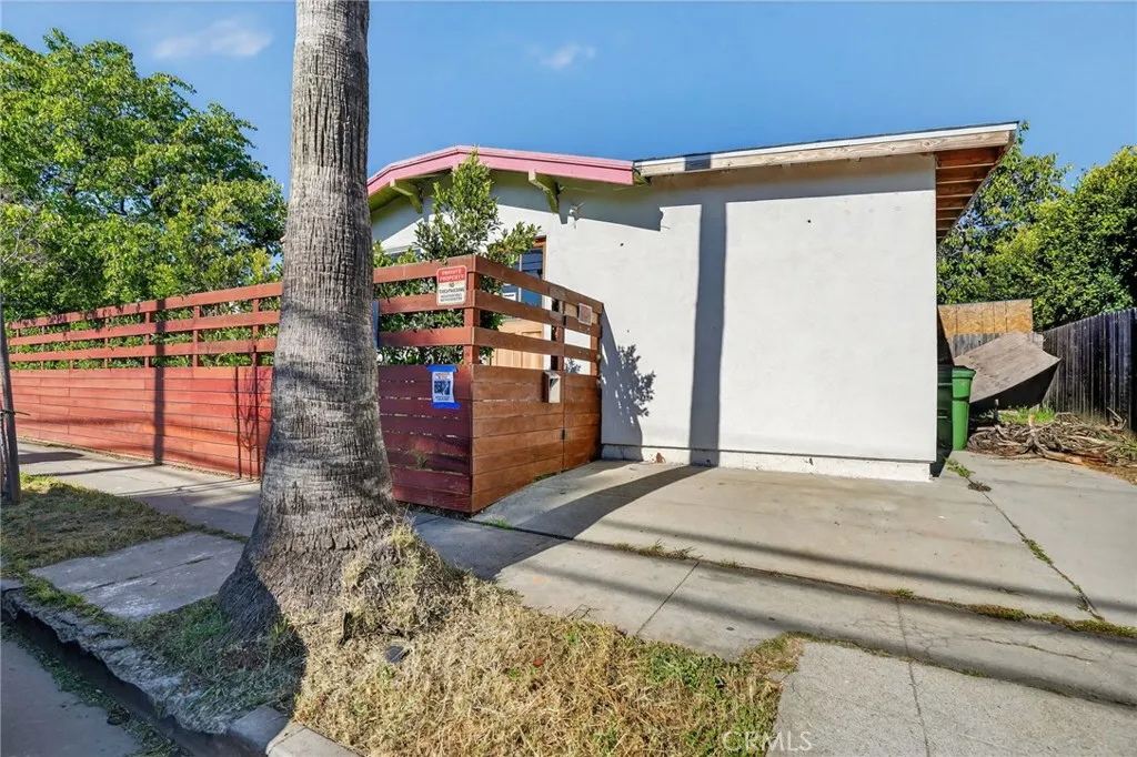 2010 Linden Avenue, Venice, California 90291 home-pic-2