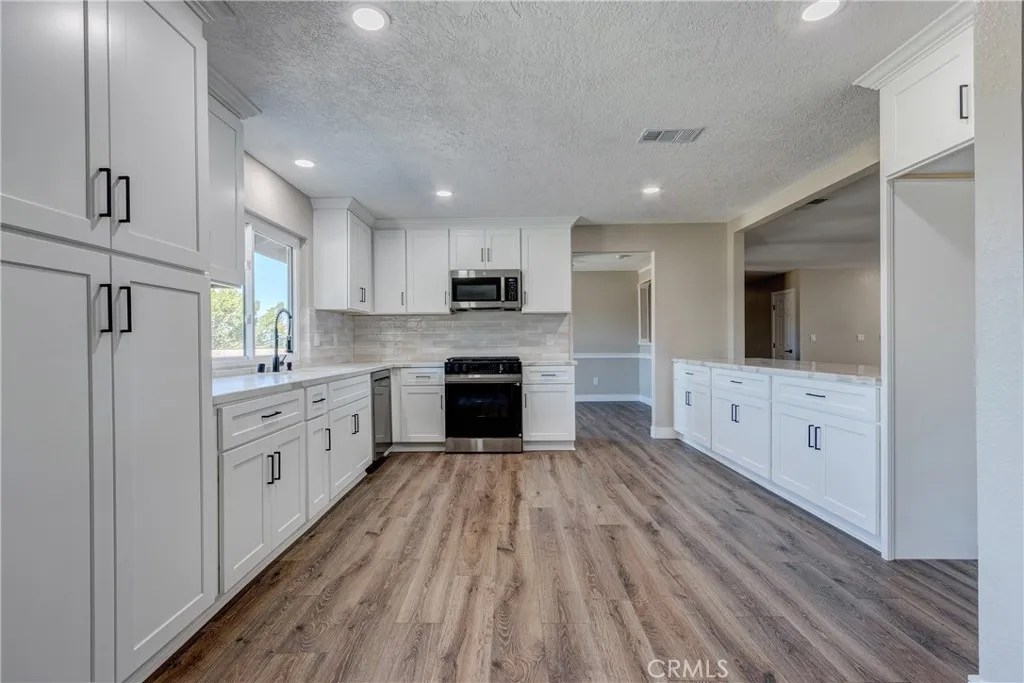 6572 Merced, Oak Hills, California 92344 home-pic-16