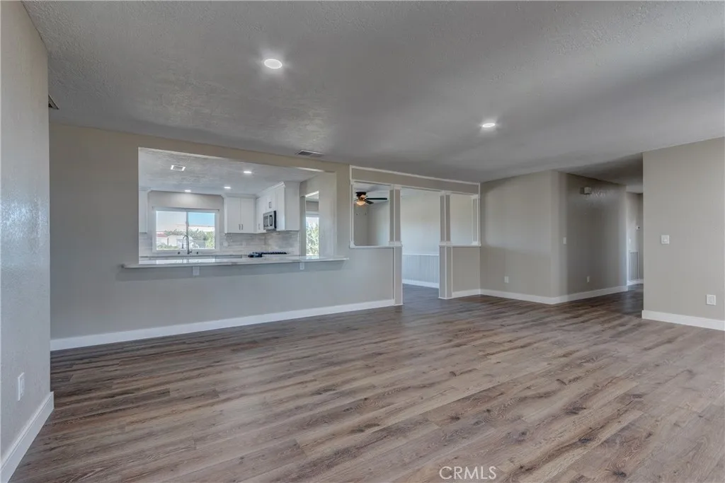6572 Merced, Oak Hills, California 92344 home-pic-11