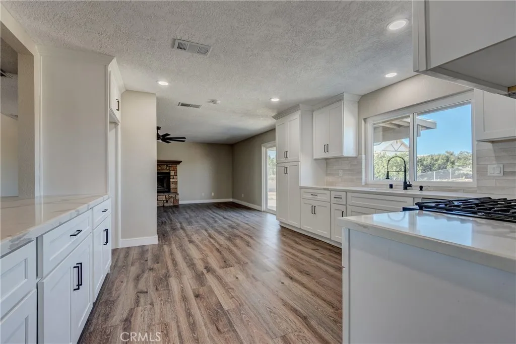 6572 Merced, Oak Hills, California 92344 home-pic-15