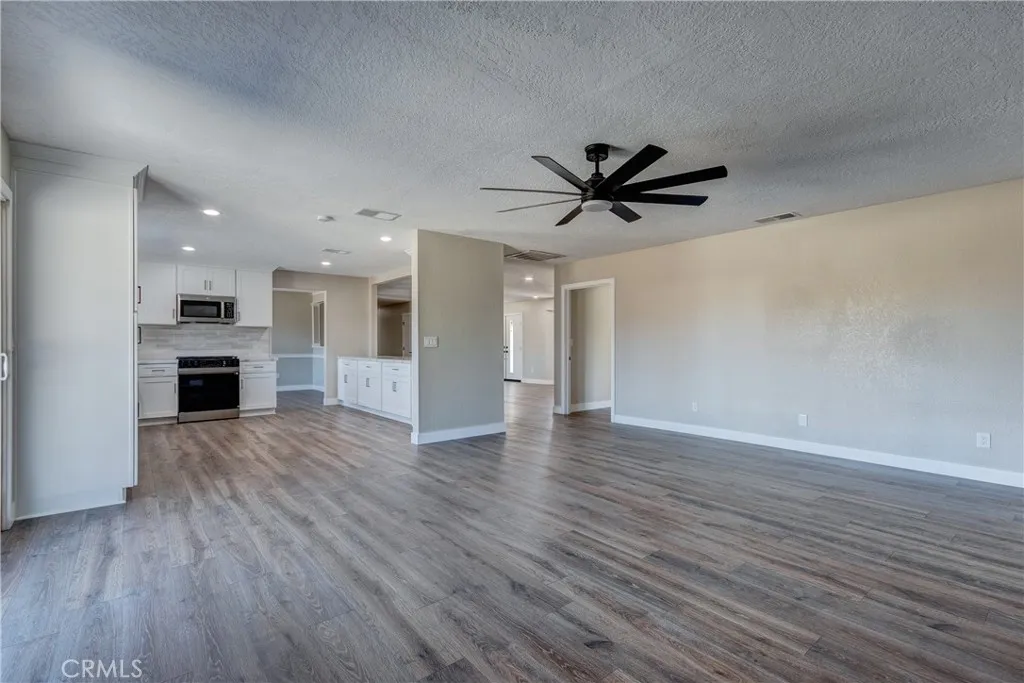6572 Merced, Oak Hills, California 92344 home-pic-20