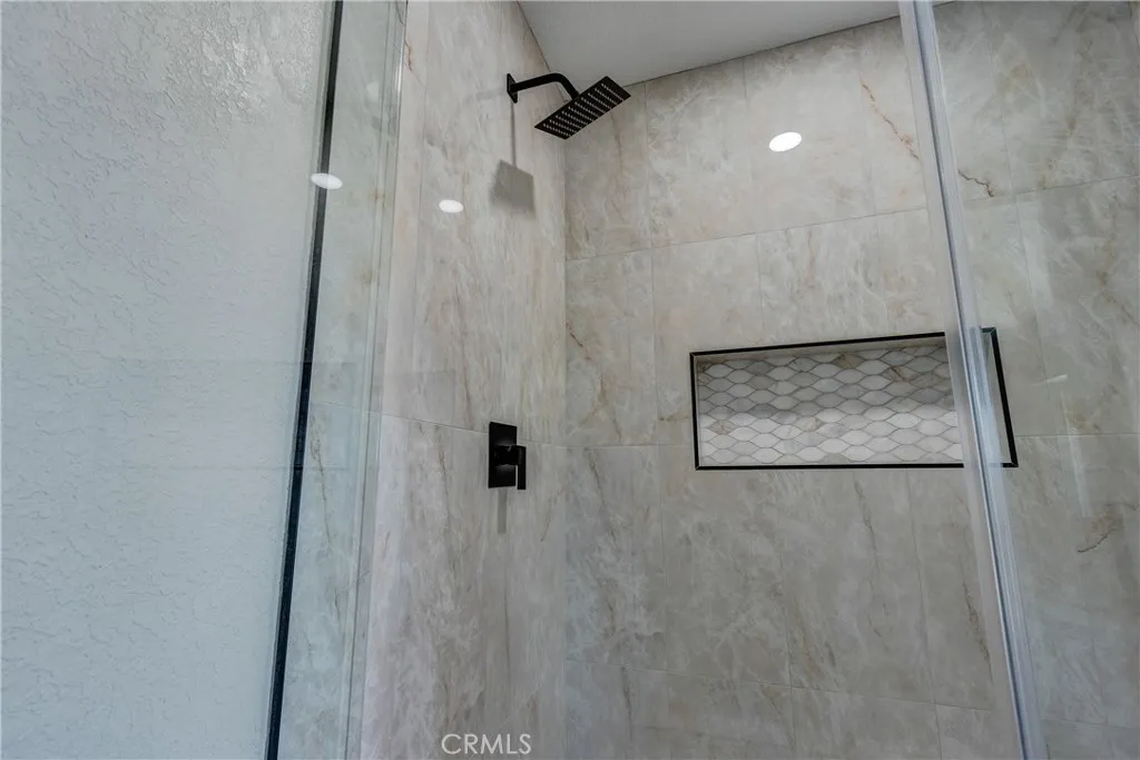 6572 Merced, Oak Hills, California 92344 home-pic-37