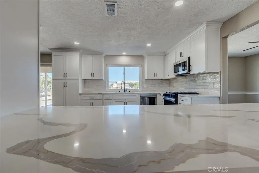6572 Merced, Oak Hills, California 92344 home-pic-22