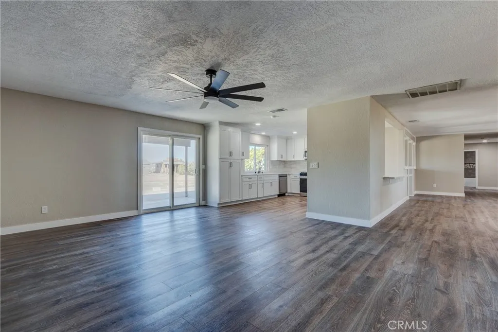 6572 Merced, Oak Hills, California 92344 home-pic-21