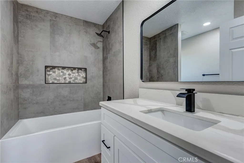 6572 Merced, Oak Hills, California 92344 home-pic-29