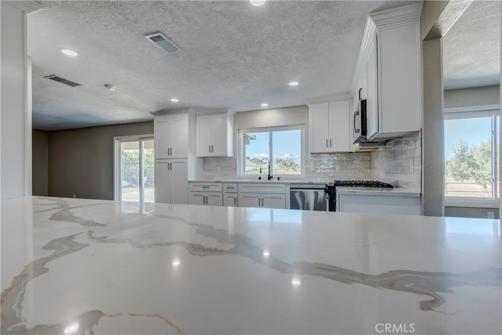 6572 Merced, Oak Hills, California 92344 home-pic-23