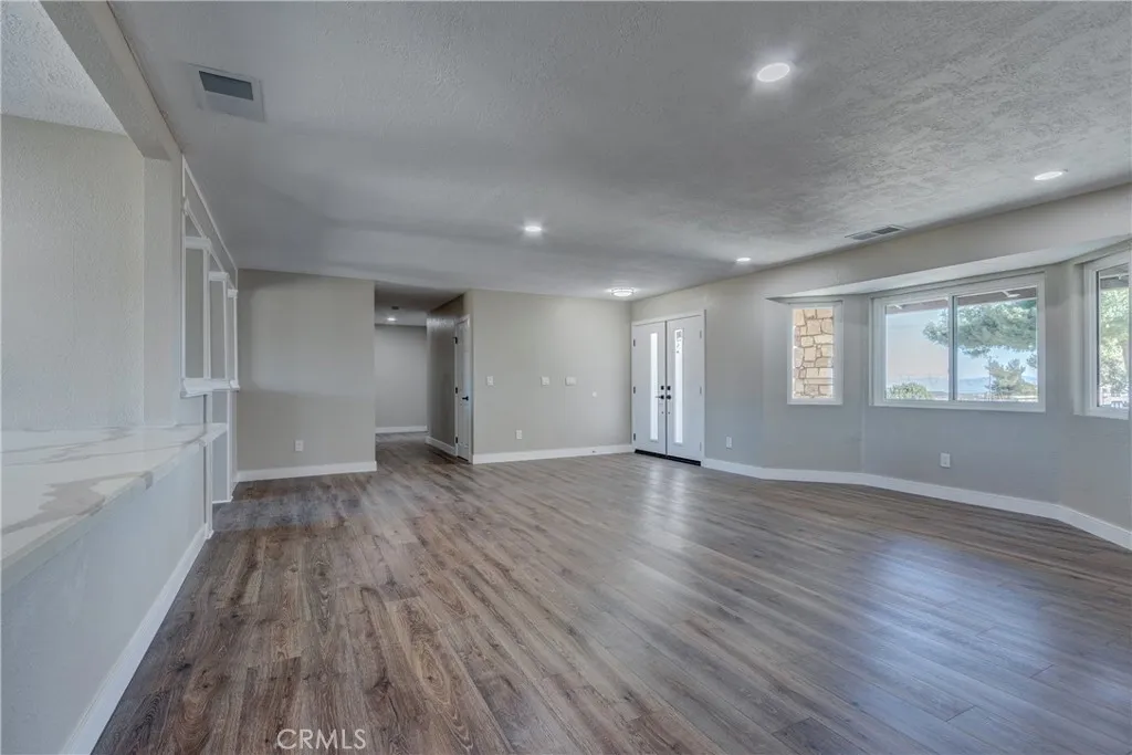 6572 Merced, Oak Hills, California 92344 home-pic-10
