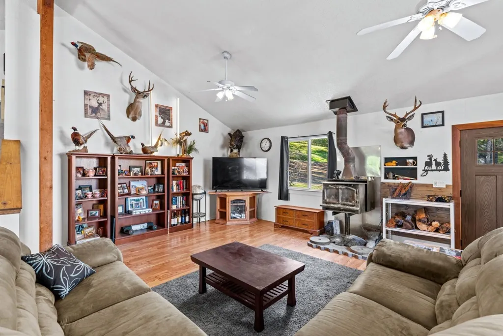 7777 7777 Del Valle Rd, Livermore, California 94550 home-pic-16