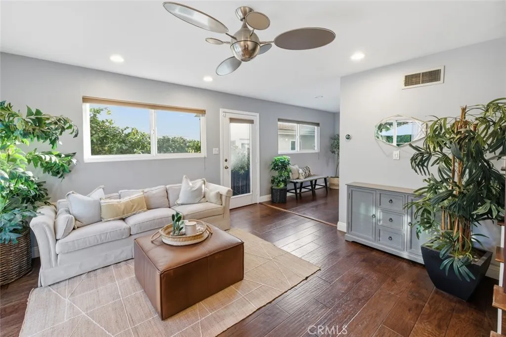 3640 Pine Avenue, Long Beach, California 90807 home-pic-12