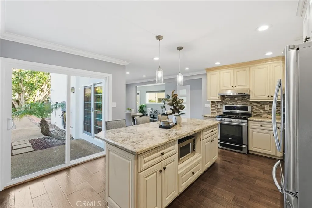 3640 Pine Avenue, Long Beach, California 90807 home-pic-10