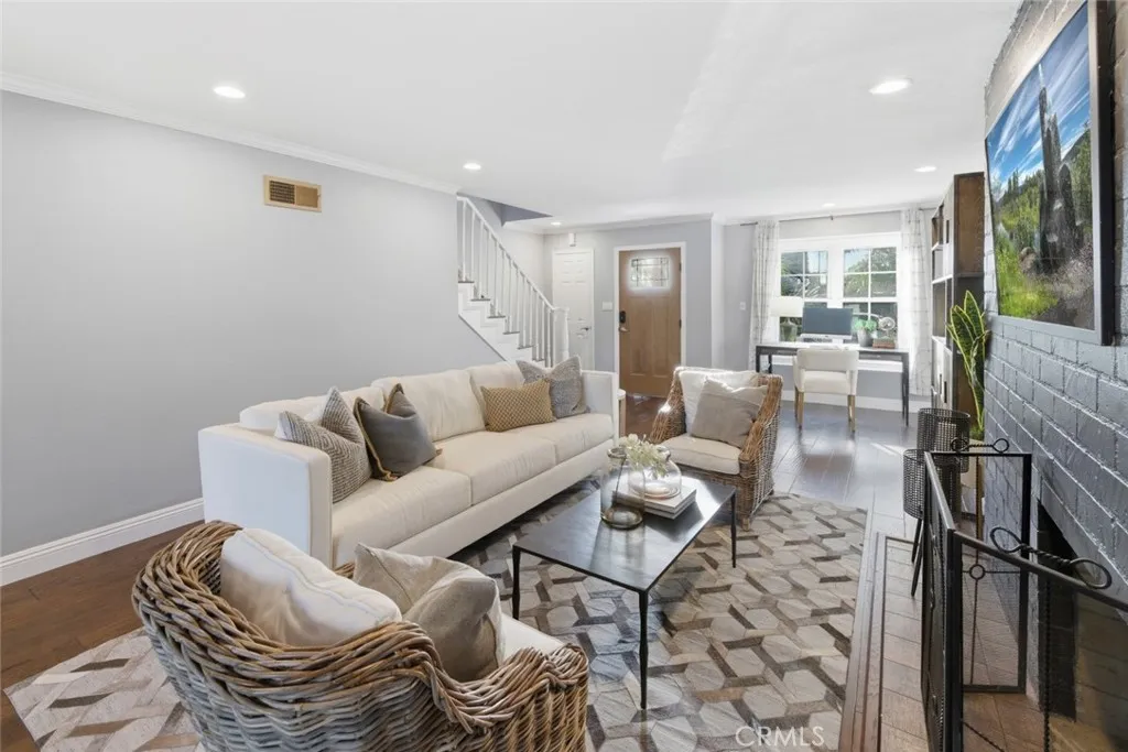 3640 Pine Avenue, Long Beach, California 90807 home-pic-4