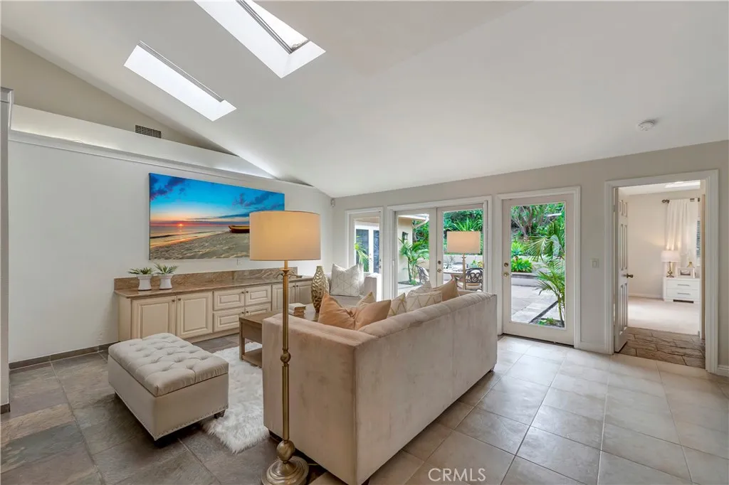 18862 Via Palatino, Irvine, California 92603 home-pic-8