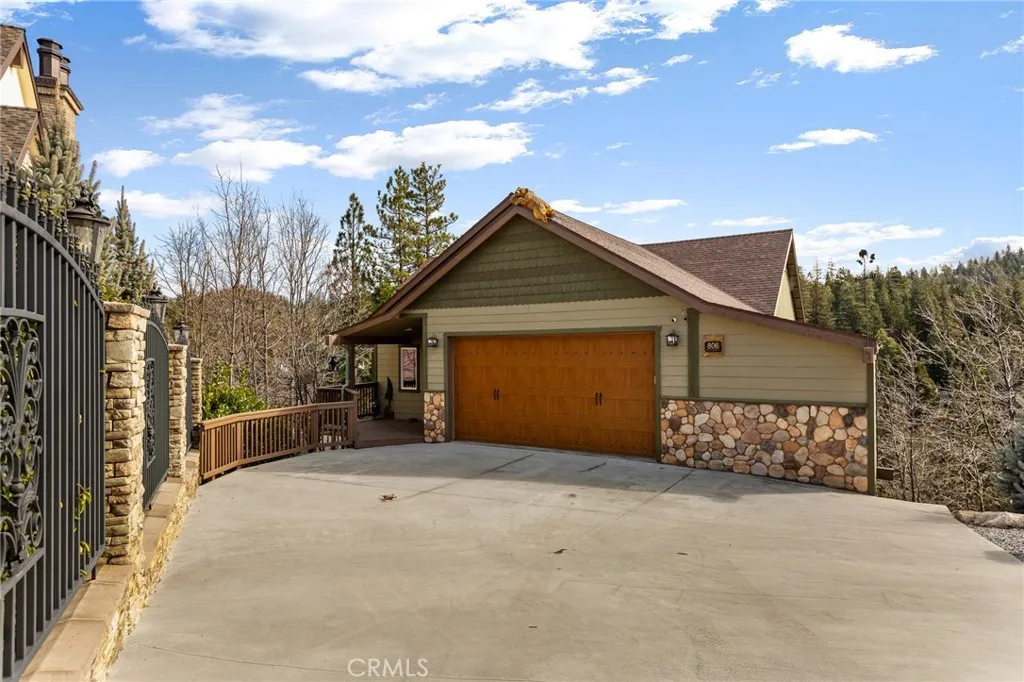 806 Brentwood, Lake Arrowhead, California 92352 home-pic-1