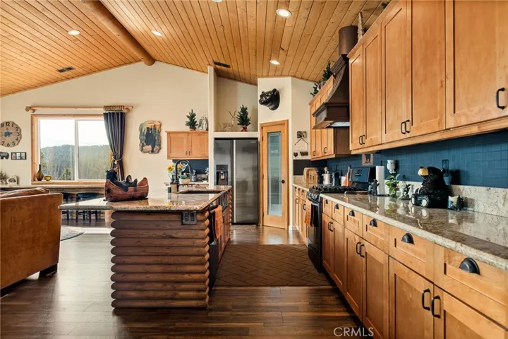 806 Brentwood, Lake Arrowhead, California 92352