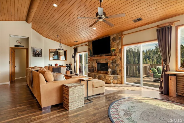 806 Brentwood, Lake Arrowhead, California 92352