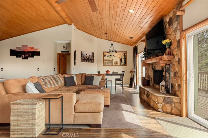 806 Brentwood, Lake Arrowhead, California 92352
