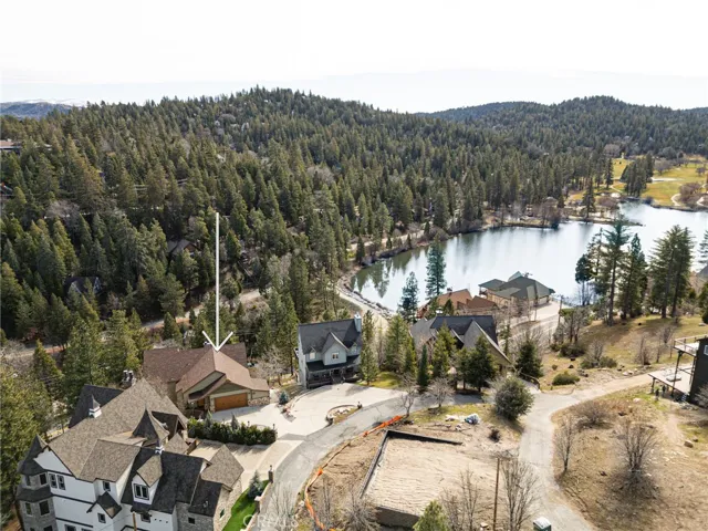 806 Brentwood, Lake Arrowhead, California 92352