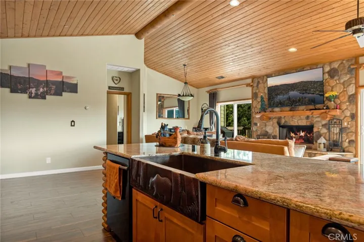 806 Brentwood, Lake Arrowhead, California 92352