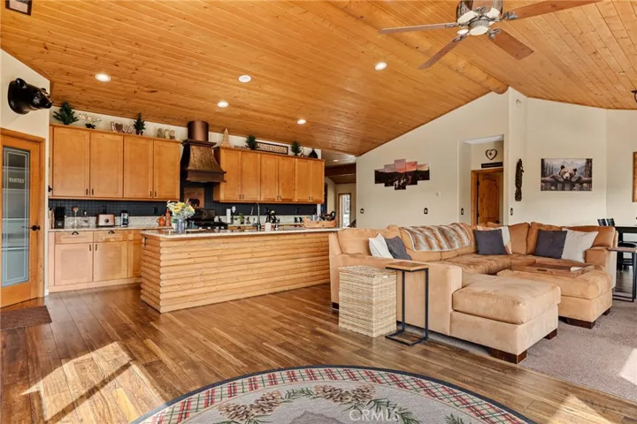 806 Brentwood, Lake Arrowhead, California 92352