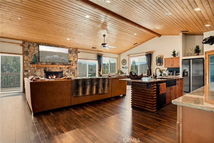 806 Brentwood, Lake Arrowhead, California 92352